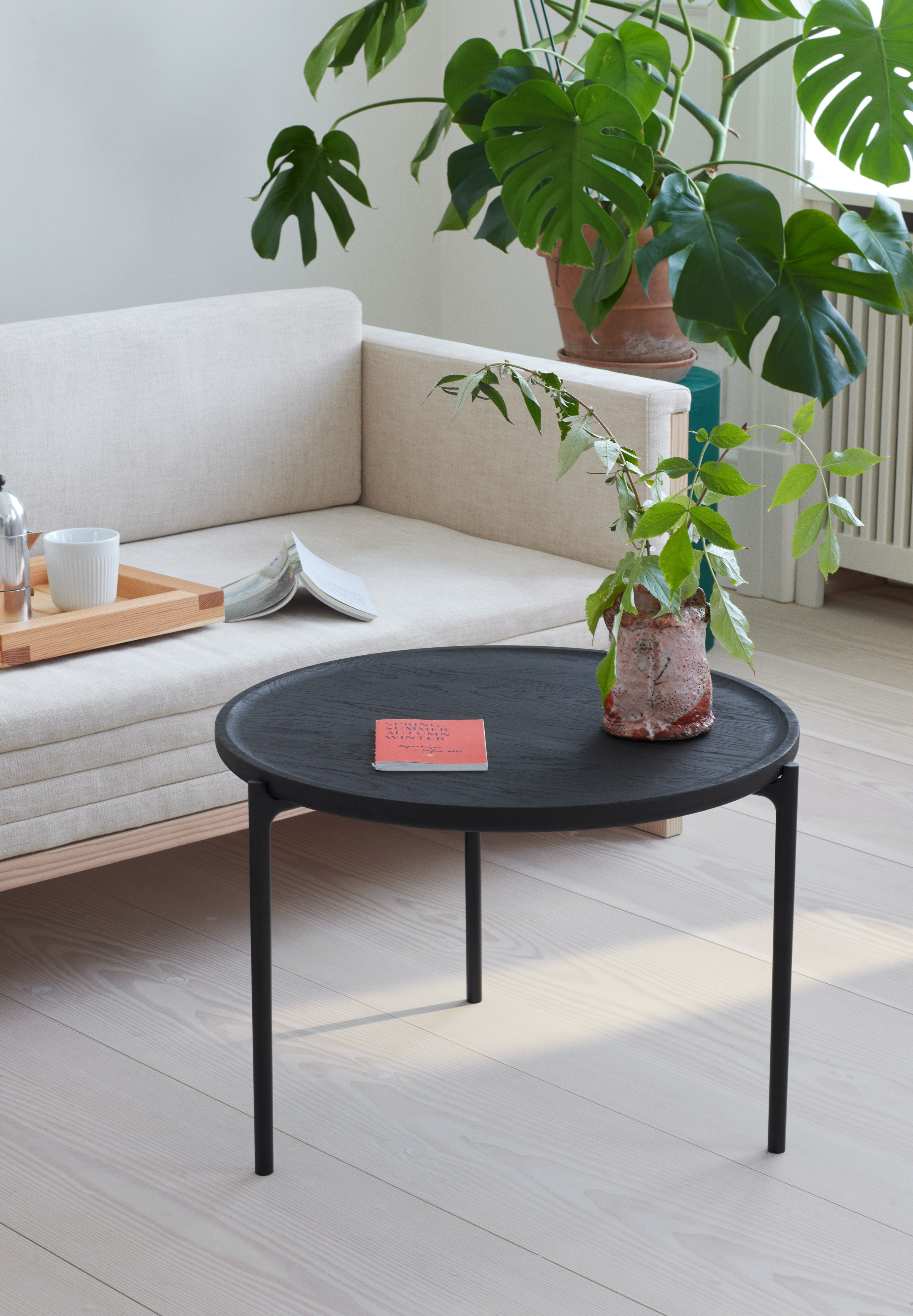 Round coffee table SAVOYE natural oak with black base