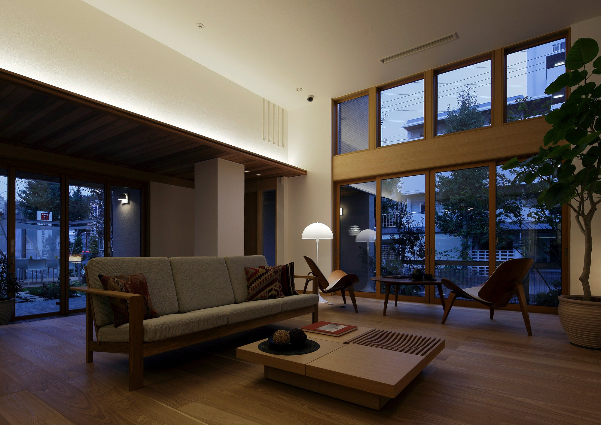 Stehlampe PANTHELLA weiß