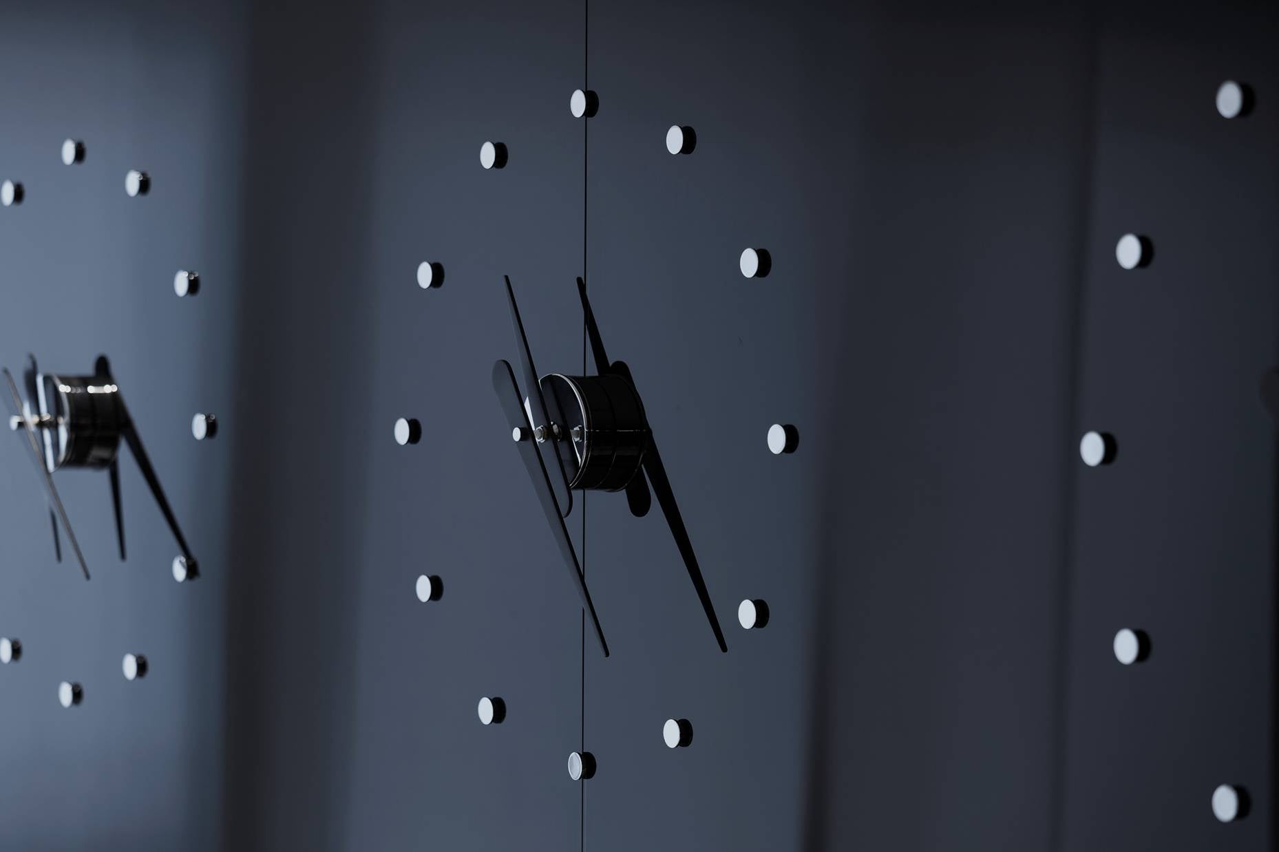 MINI RODON wall clock in chrome with black finish