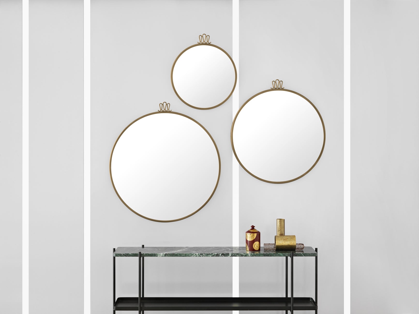 TS console white marble with black base