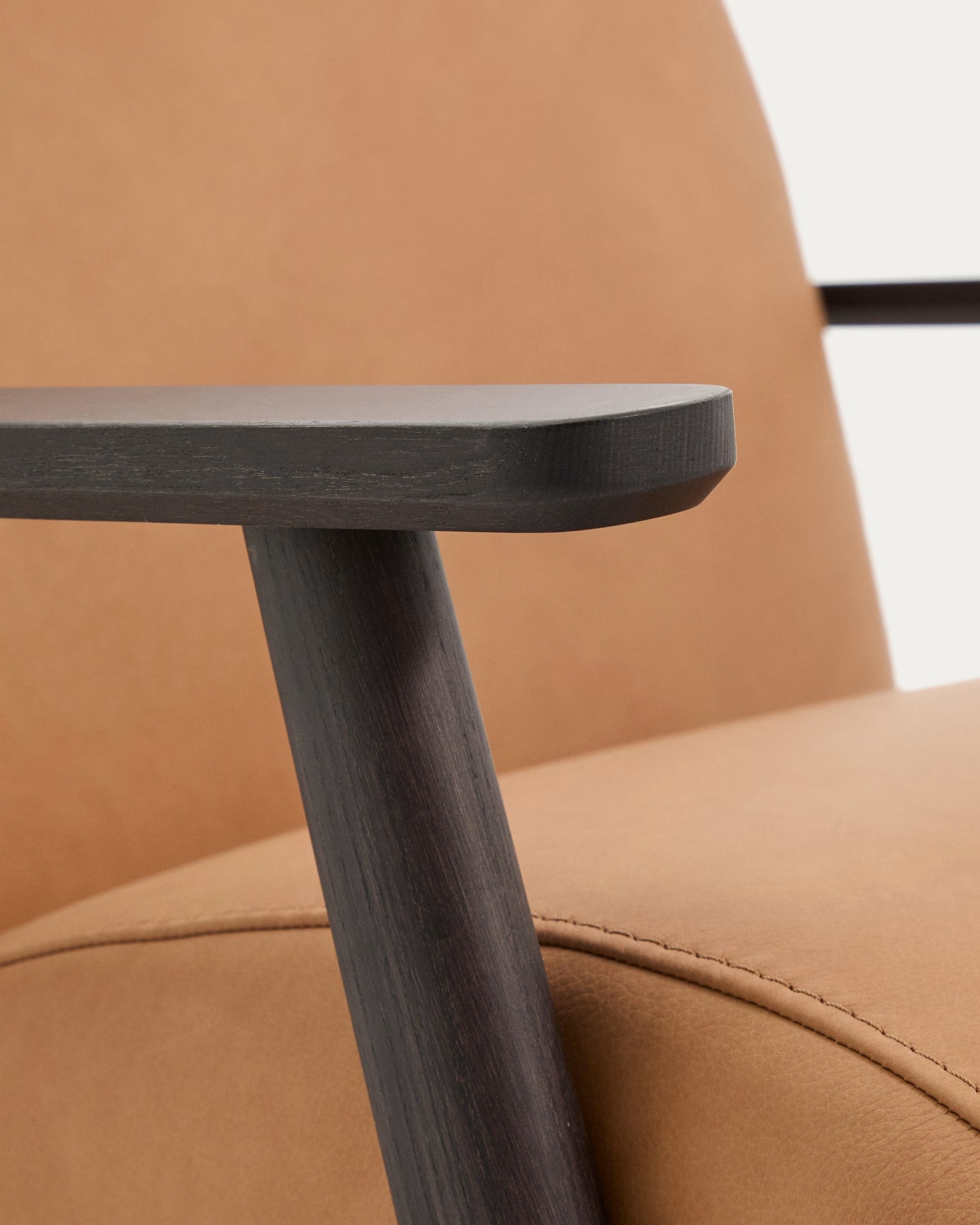 Fotel MEGHAN braun Leder mit schwarzem Fuß