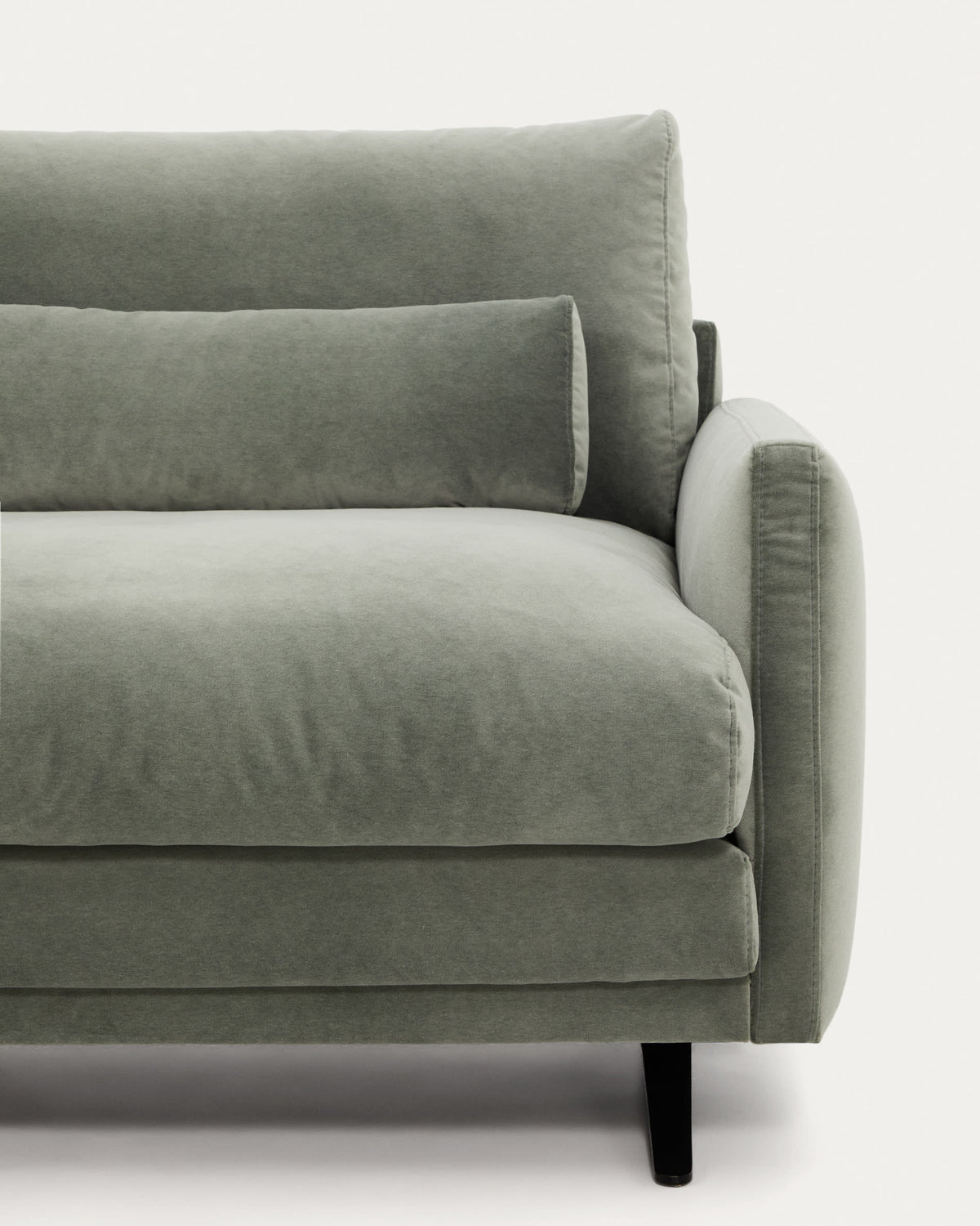 Sofa 3-osobowa VELIRO zielony aksamit z czarnymi metalowymi nogami – ujęcie 3