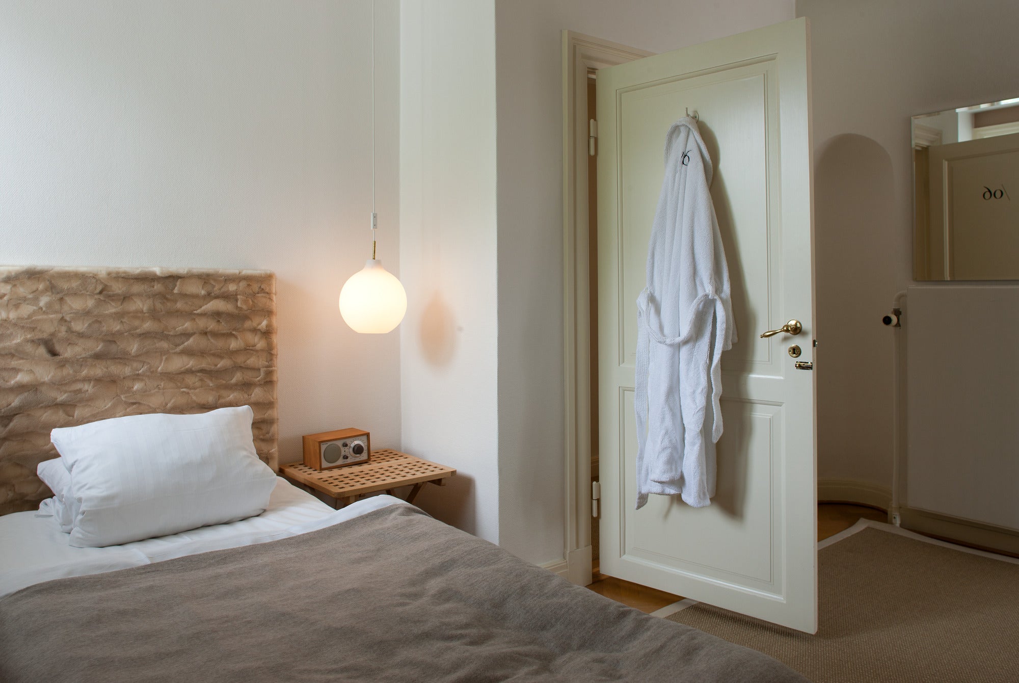 WOHLERT pendant lamp white glass