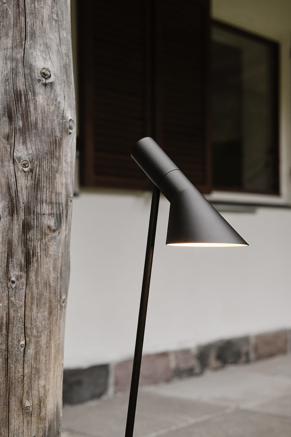 Lampa zewnętrzna stojąca AJ czarny