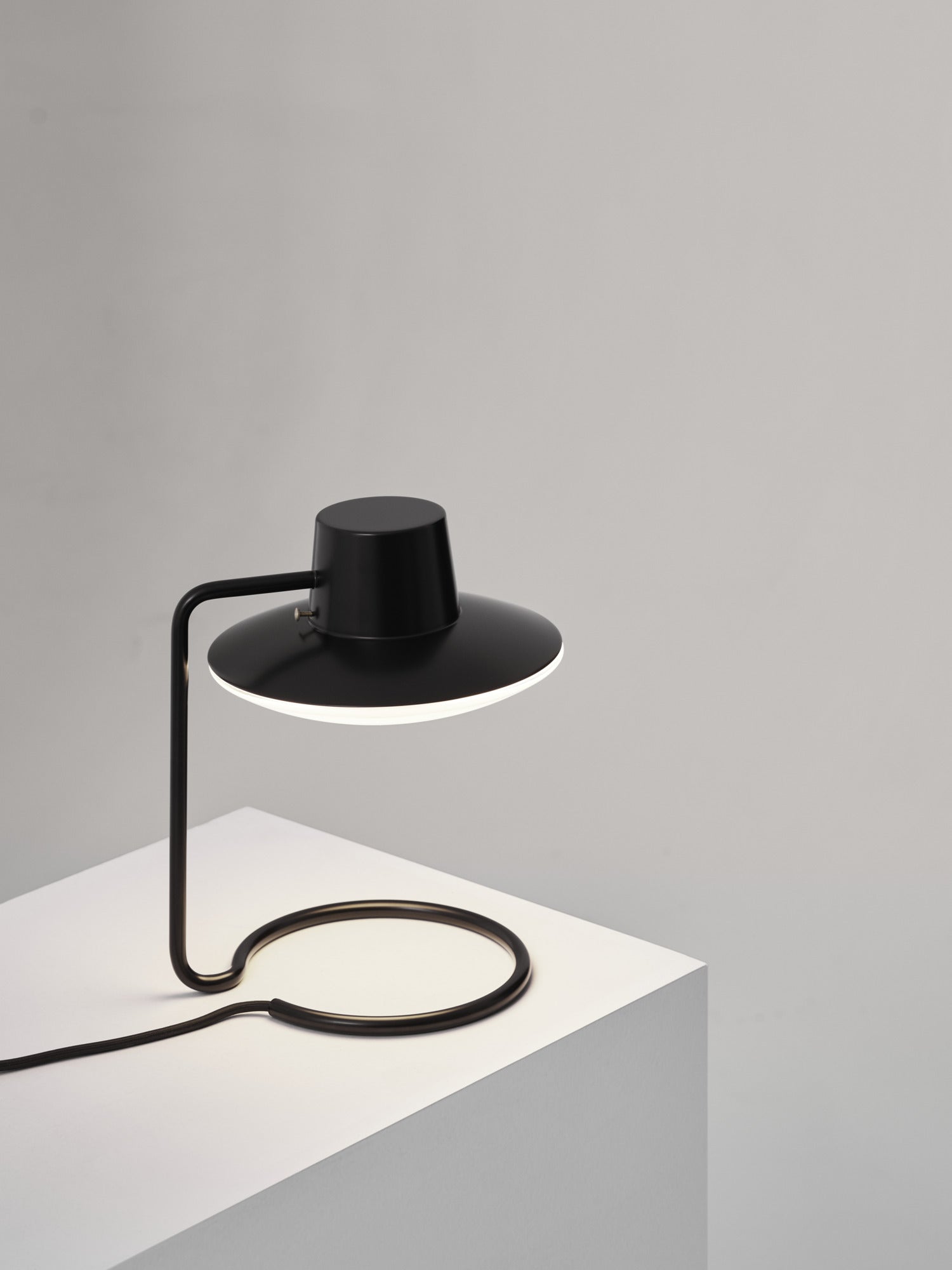Lampa stołowa AJ OXFORD czarny