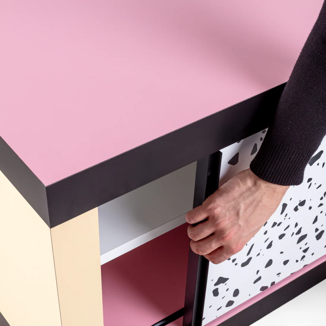 Kommode SUPERCABINET TERRAZZO weiß mit Rosa und Rot