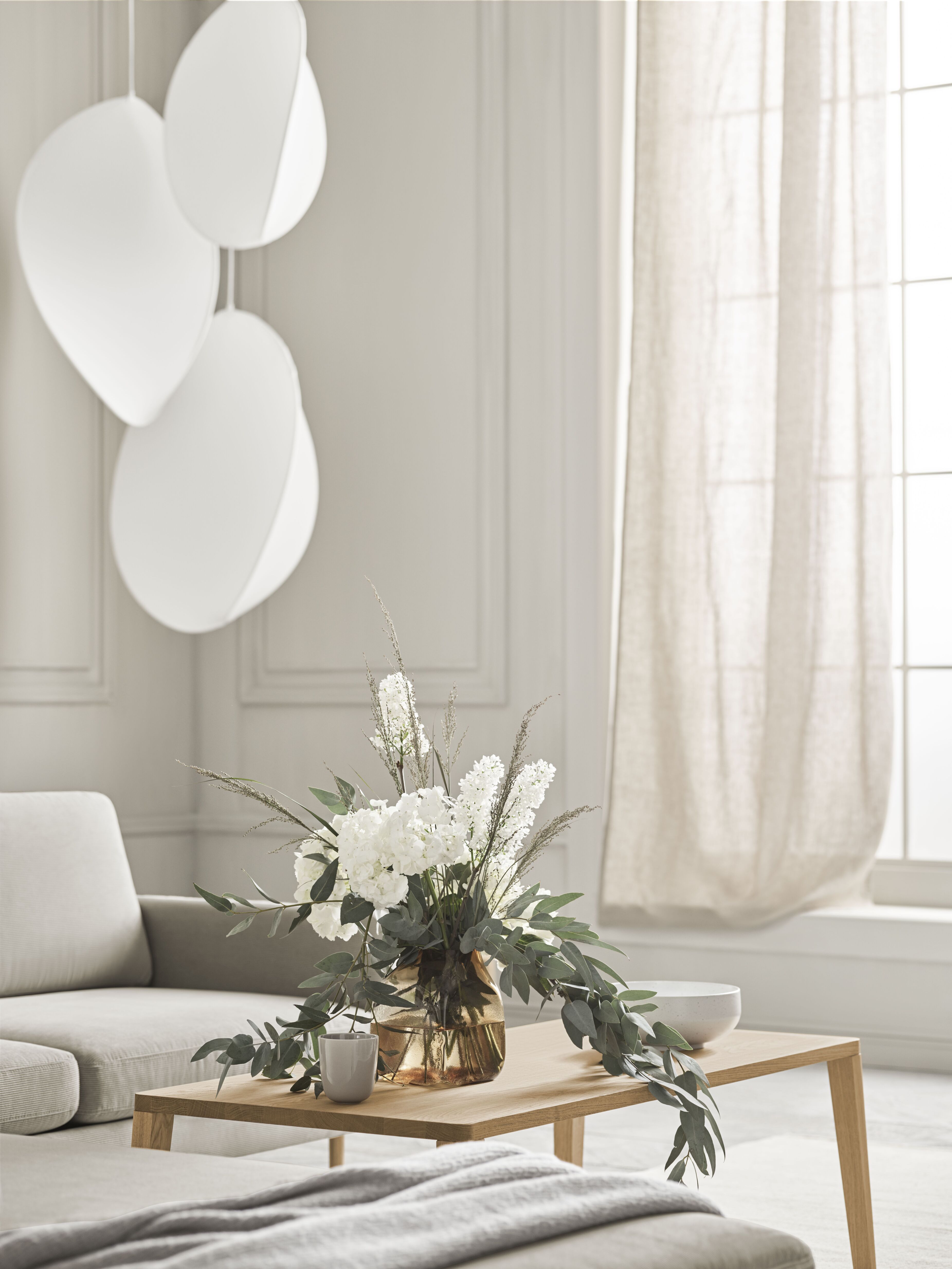 Graceful coffee table bleached oak wood