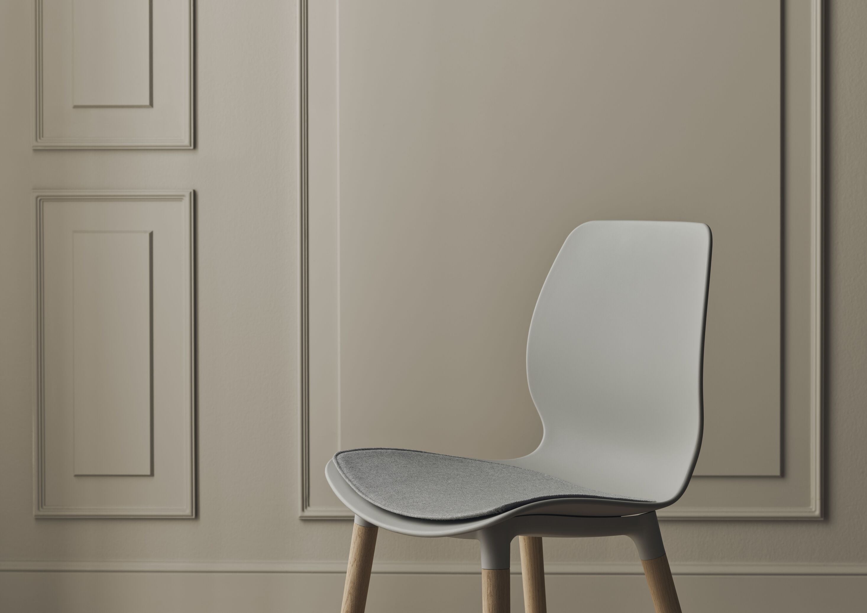 Seed beige chair with a beige base