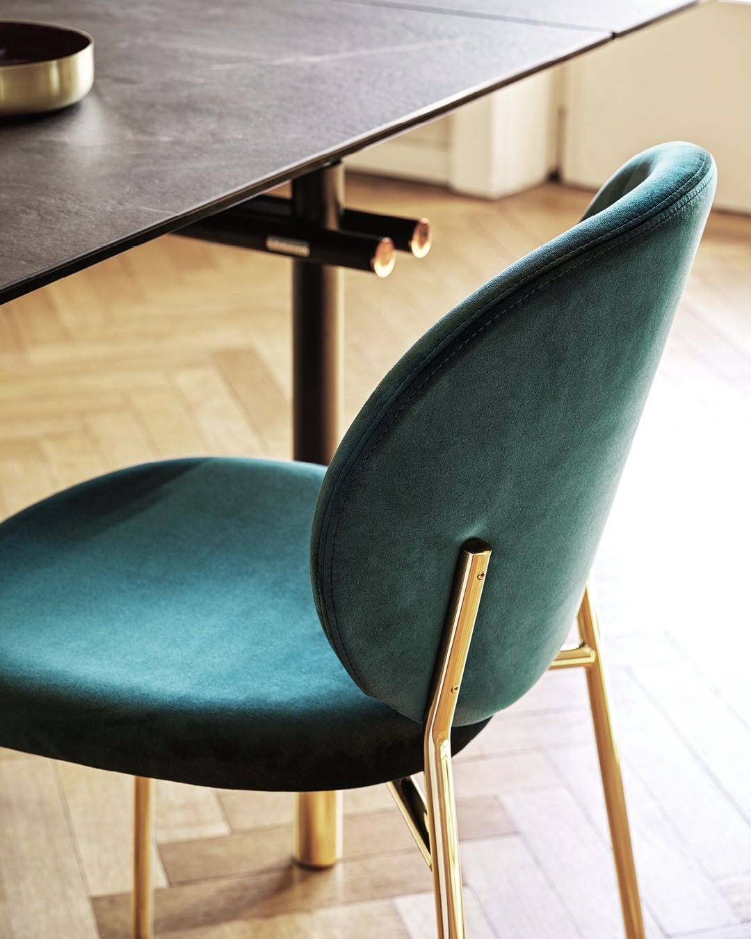 Hoker INÈS ciemnobrązowy [Milena] Calligaris    Eye on Design