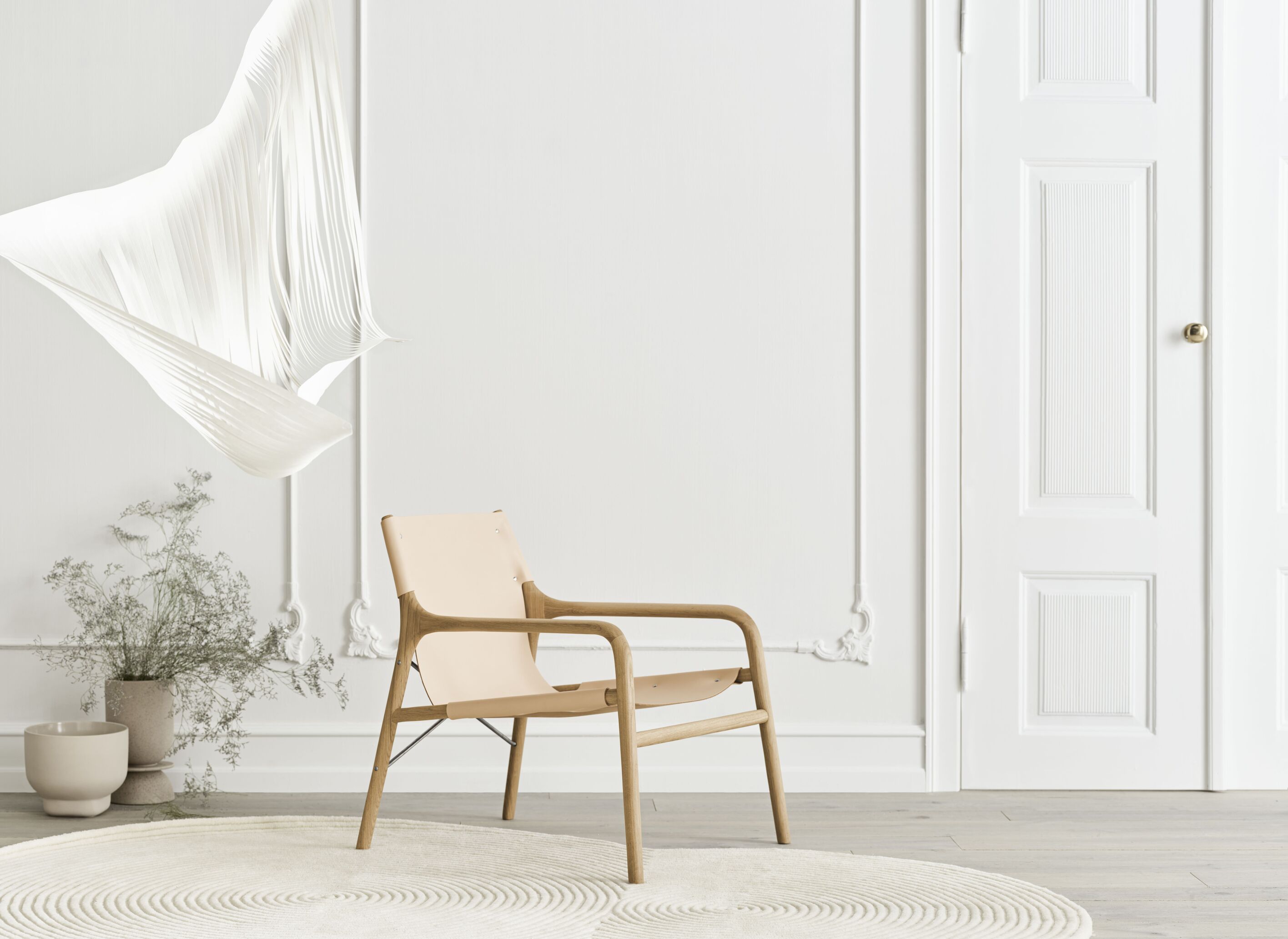 Soul beige armchair with an oak base