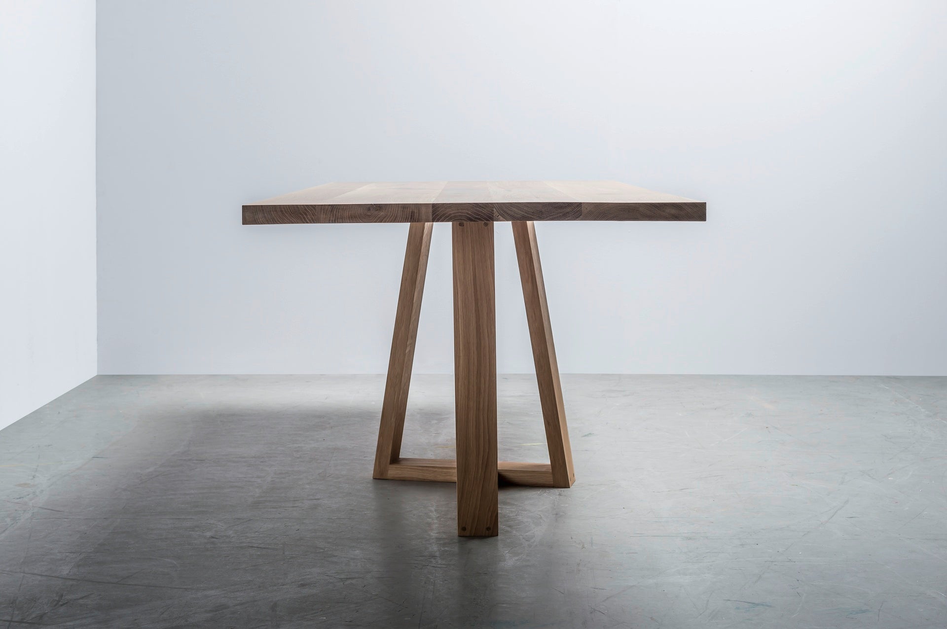 DIAMOND Table Oak Wood