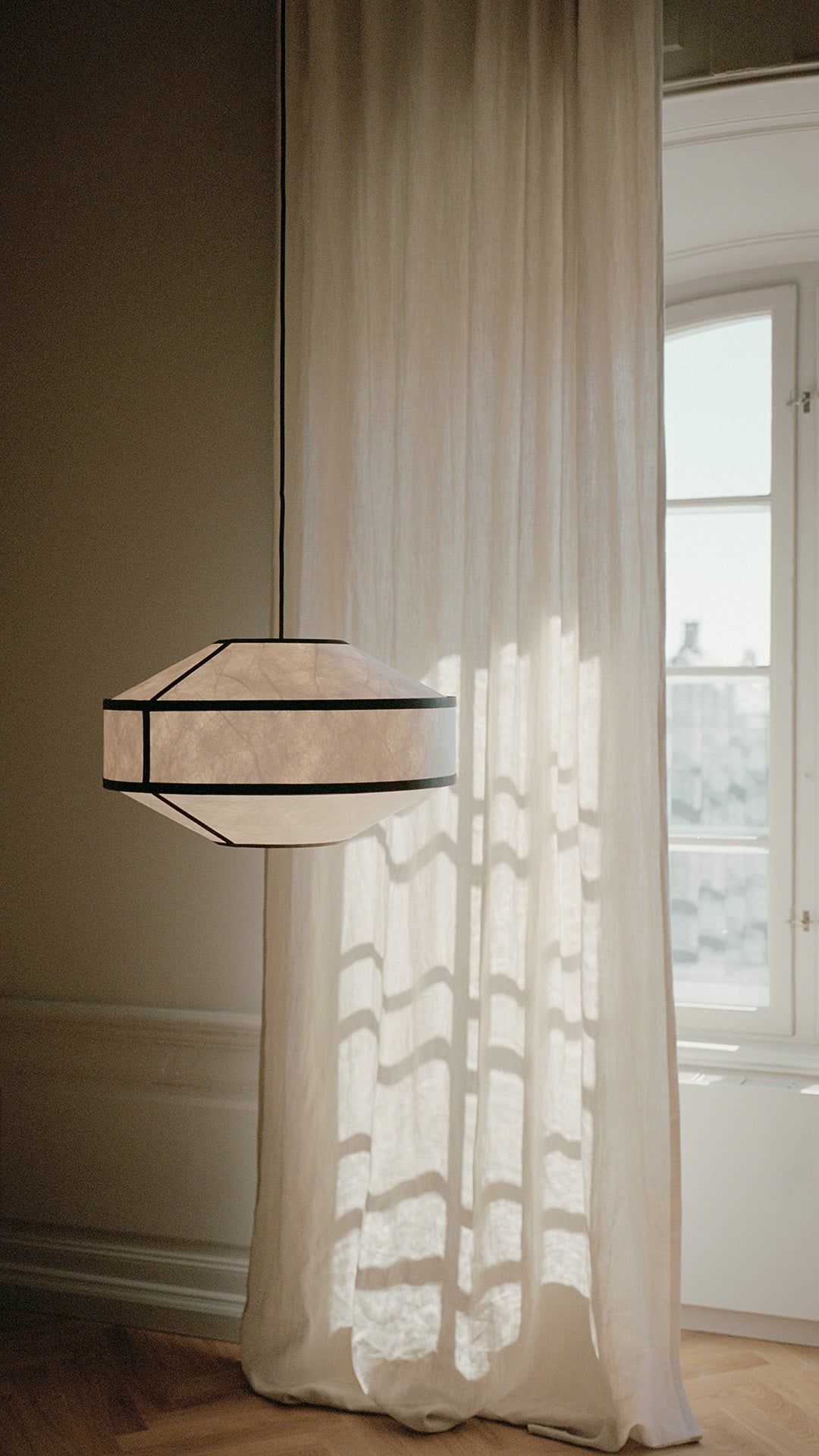 Lampa wisząca KITE biały z czarnym