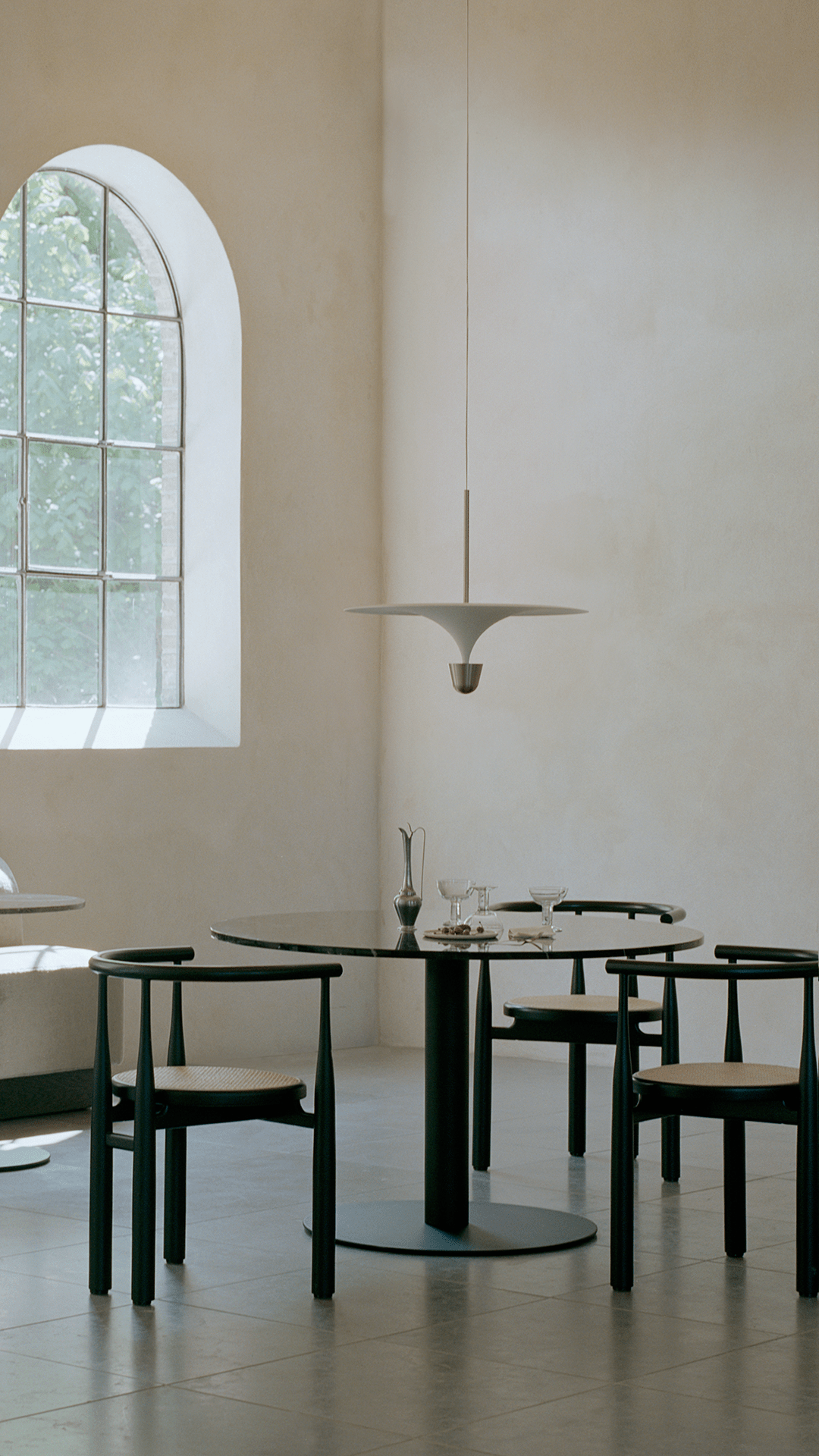 Pendelleuchte KANTARELL weiß mit vernickelter Oberfläche