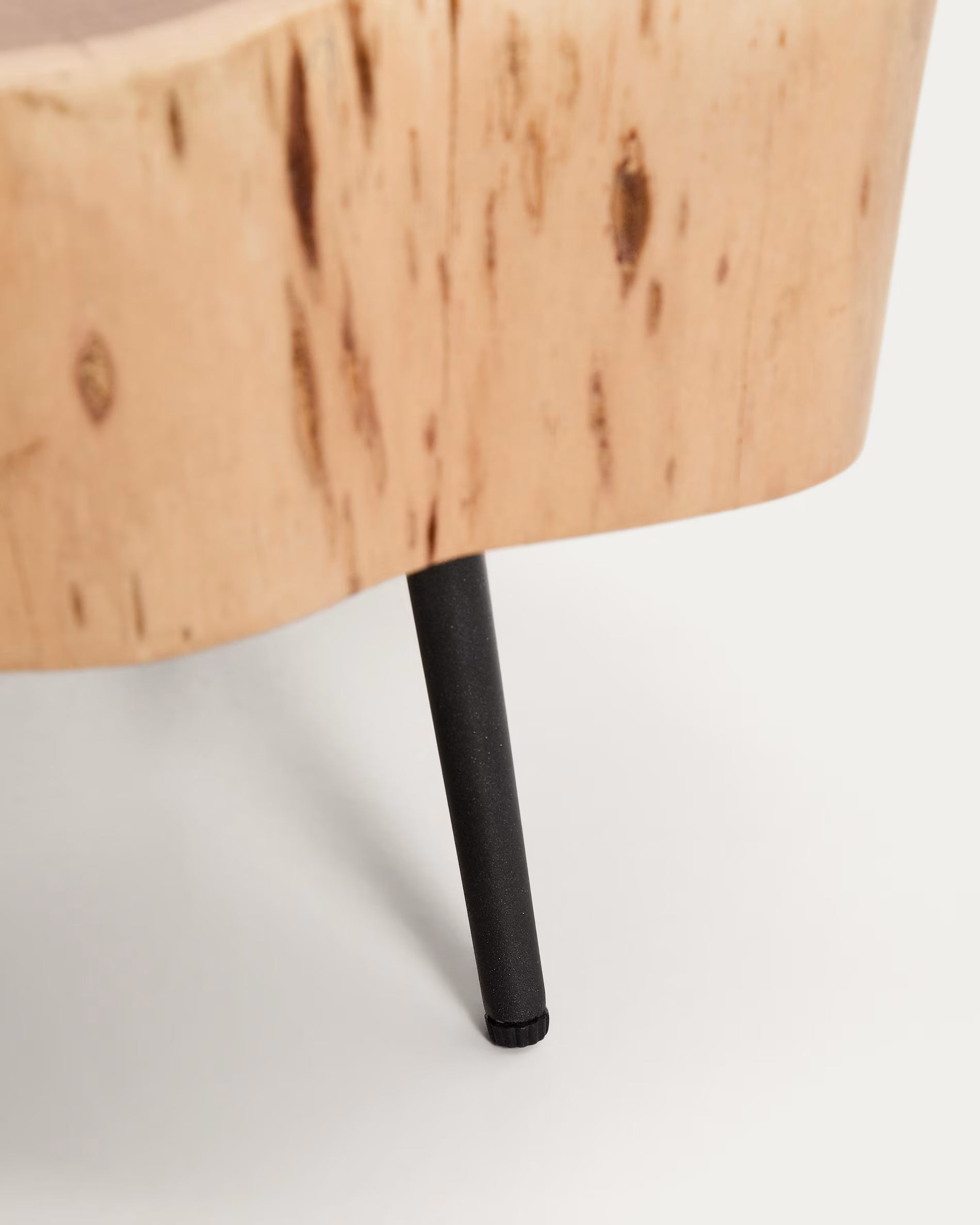 TANIVE coffee table made of light acacia wood with a black base