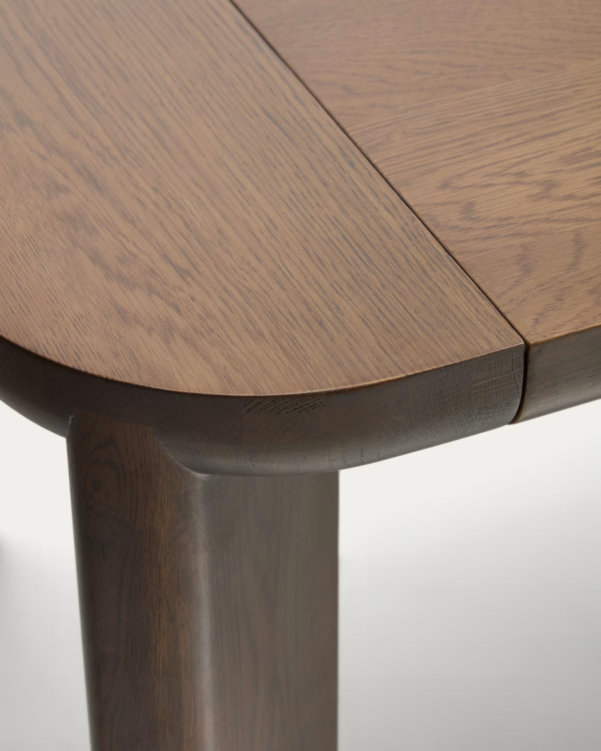 Extendable table JONDAL in dark solid wood and oak veneer.