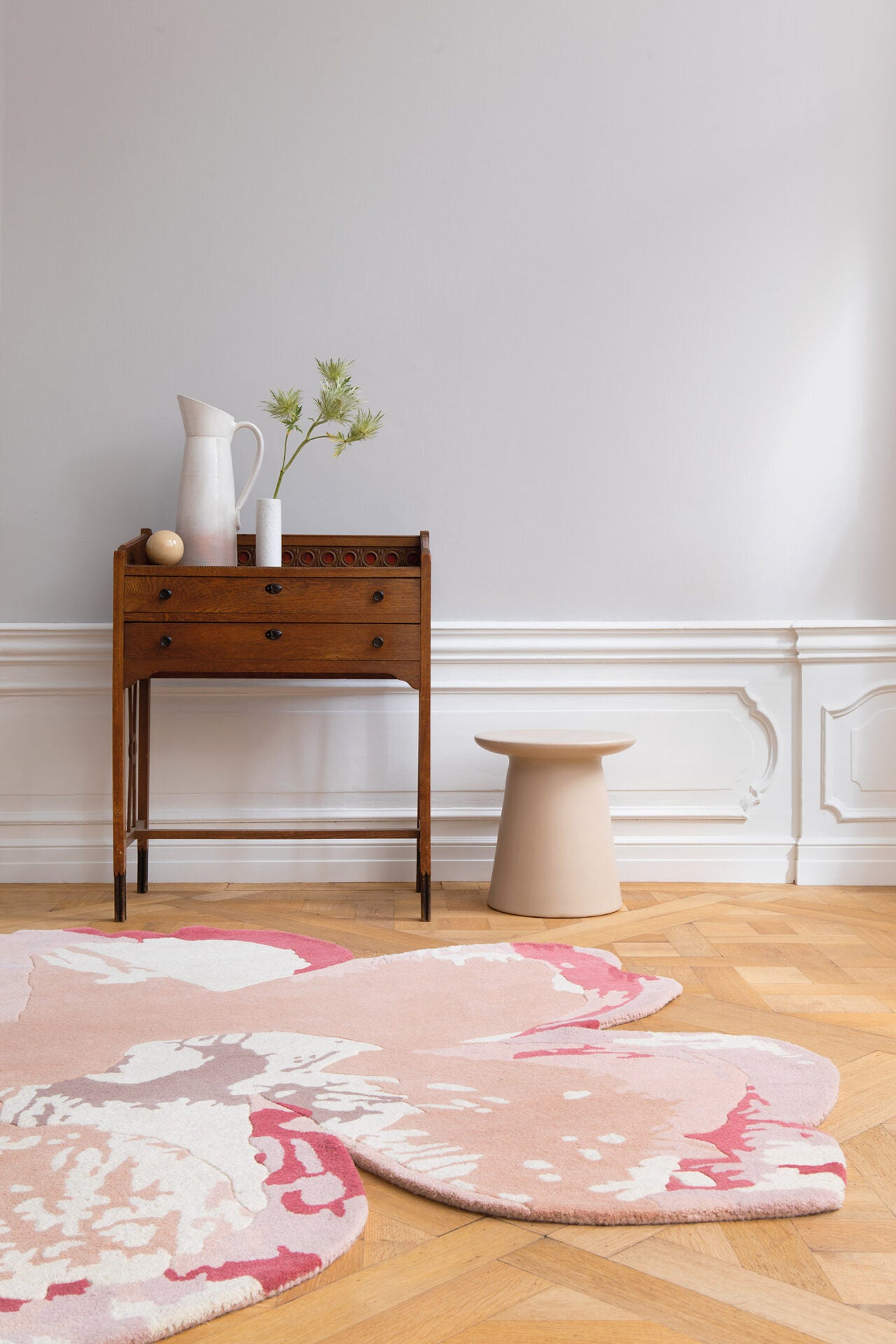 Shaped rug magnolia light pink