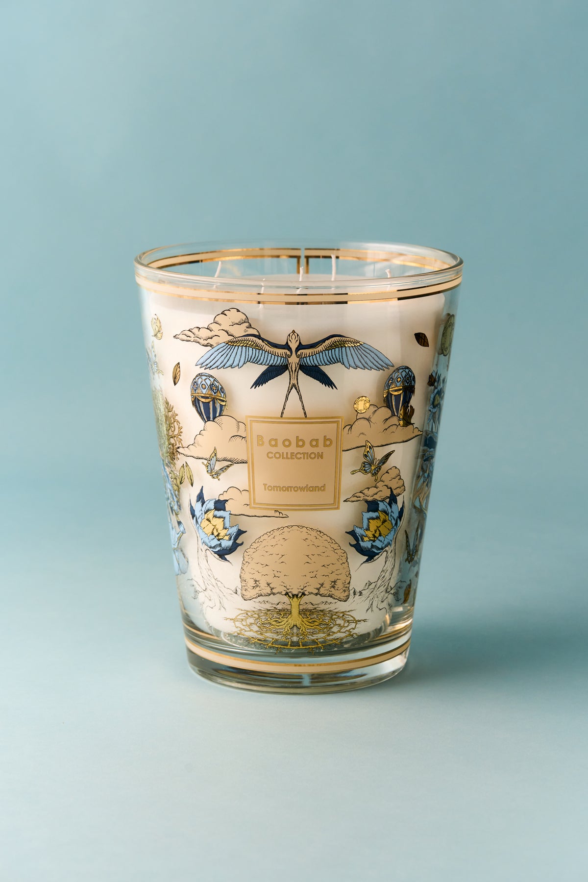 Scented candle TOMORROWLAND pear, lily of the valley, and moss