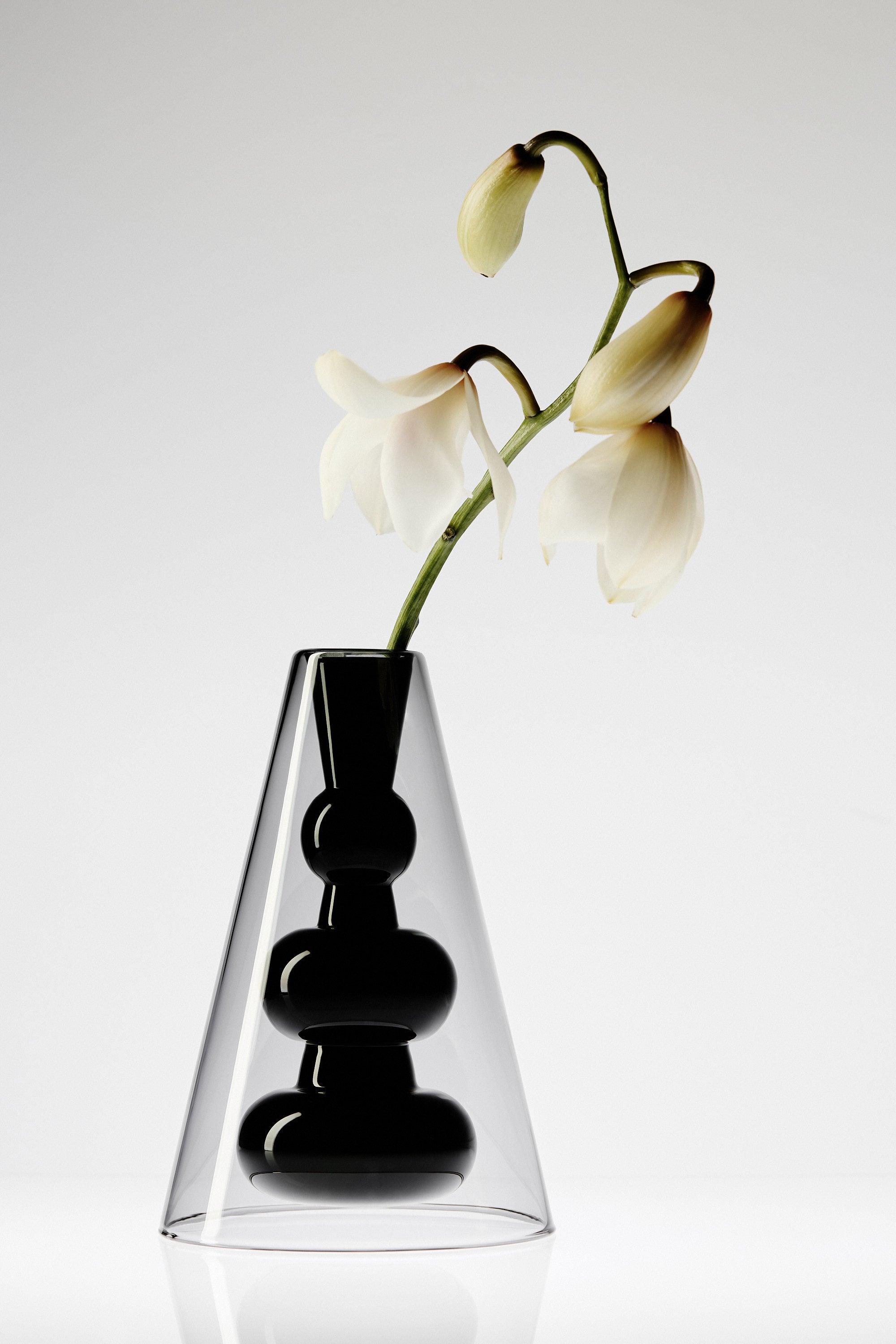 Vase bump conone black glass