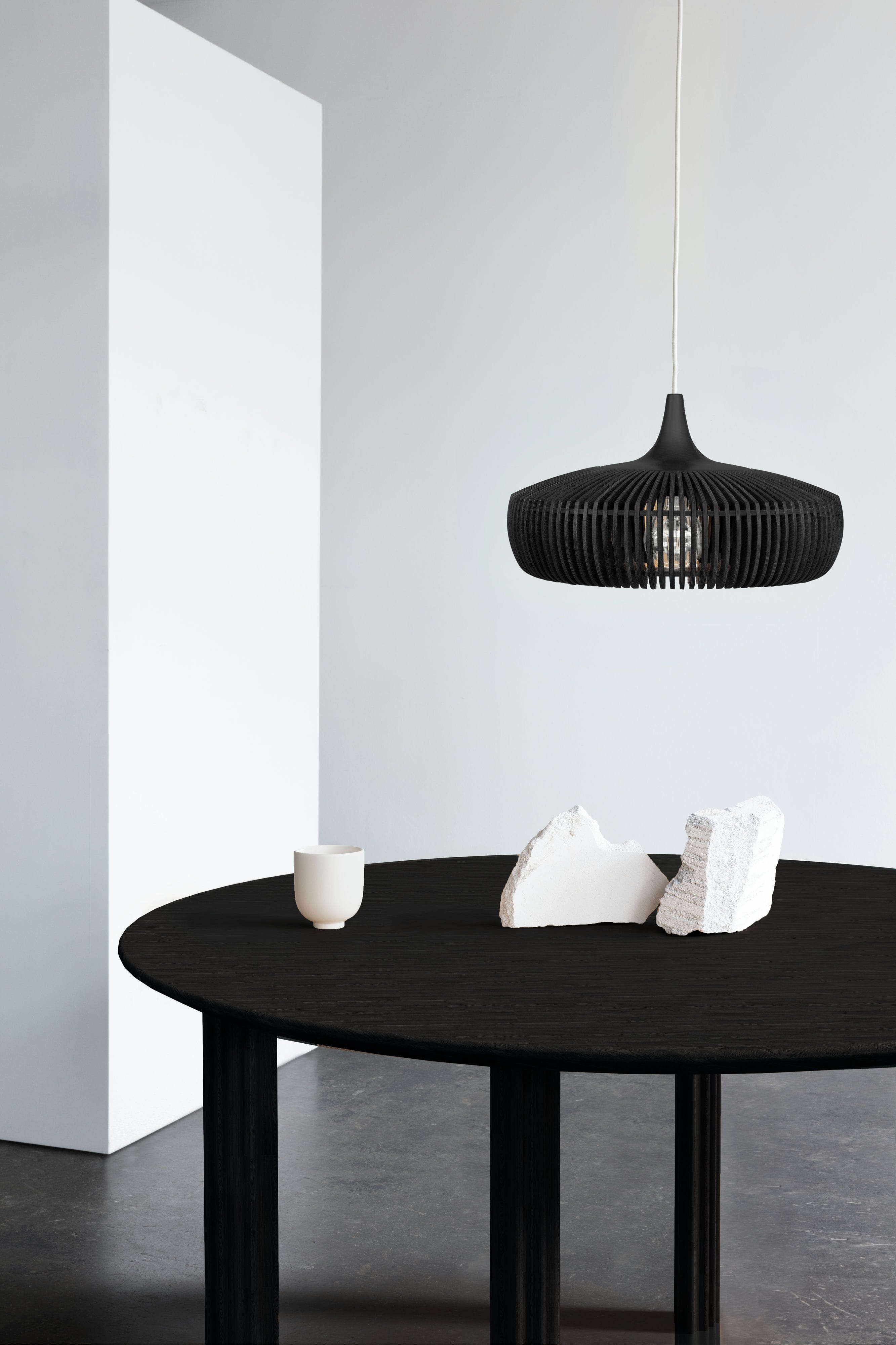 Abażur CLAVA DINE WOOD czarny dąb [Amelia] UMAGE    Eye on Design