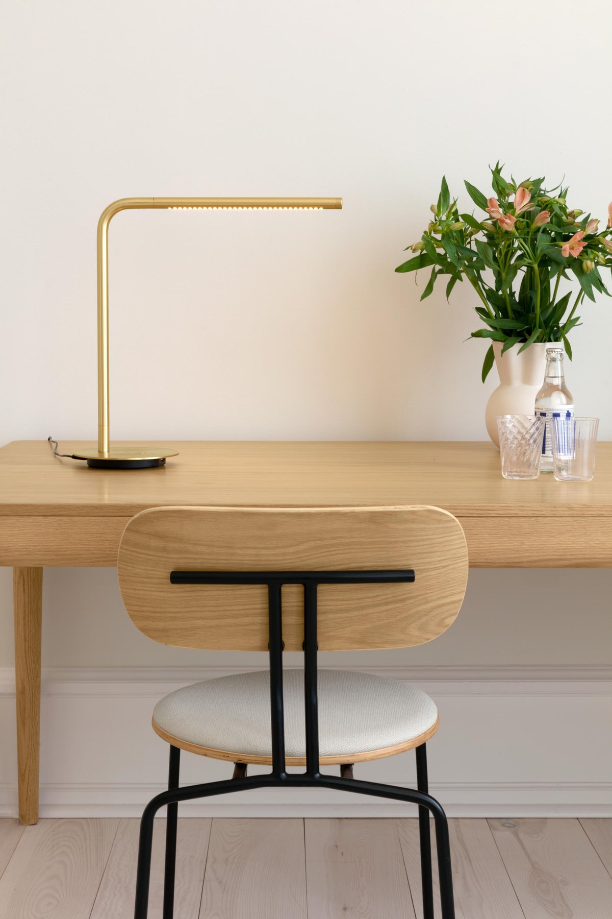 OMNI gold table lamp