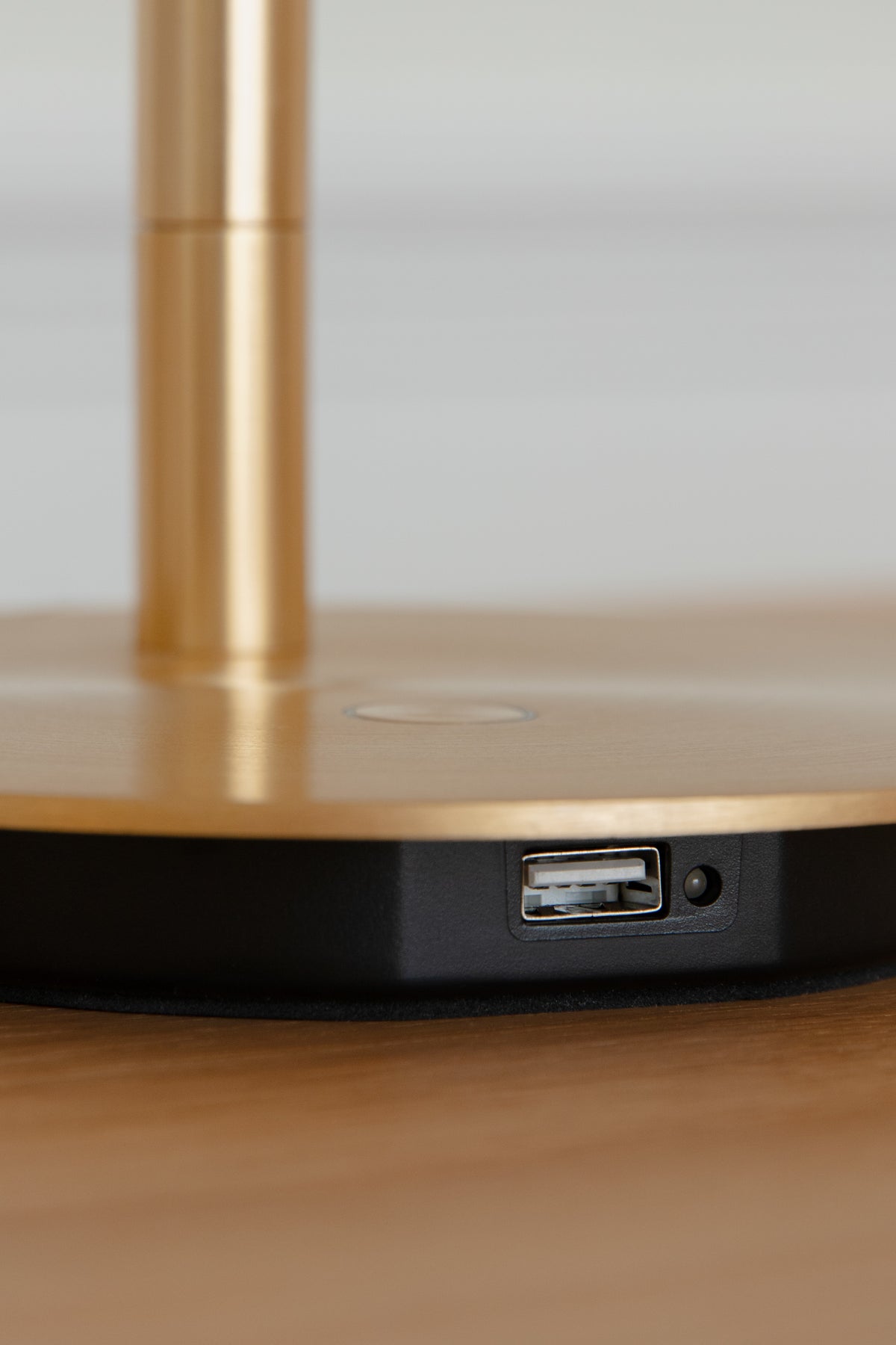 OMNI gold table lamp