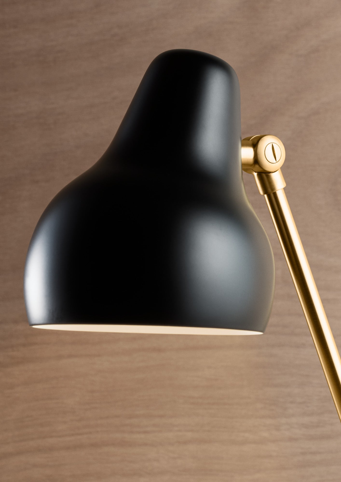 VL 38 black table lamp with gold finish