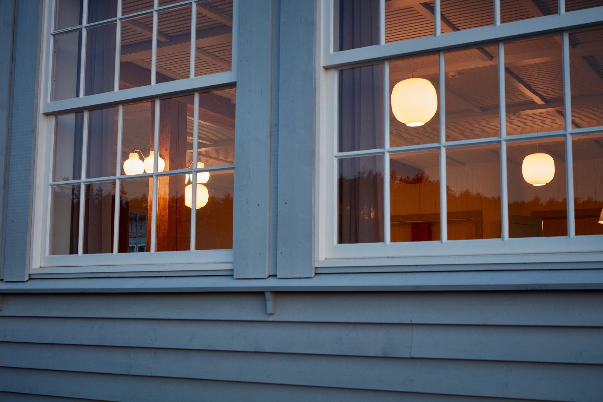 VL RING CROWN 2 Wall Lamp white with brass base