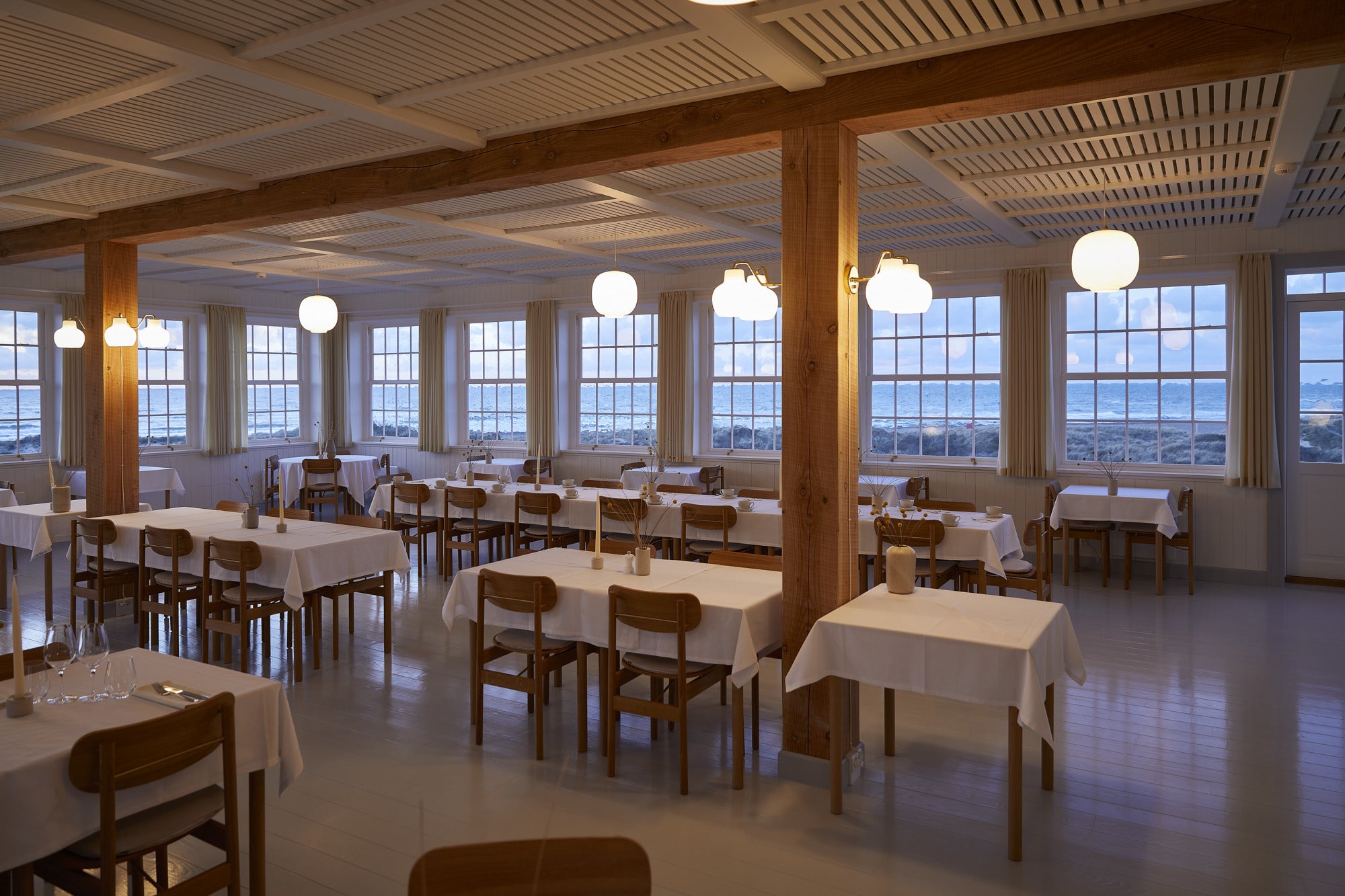 VL RING CROWN 2 Wall Lamp white with brass base