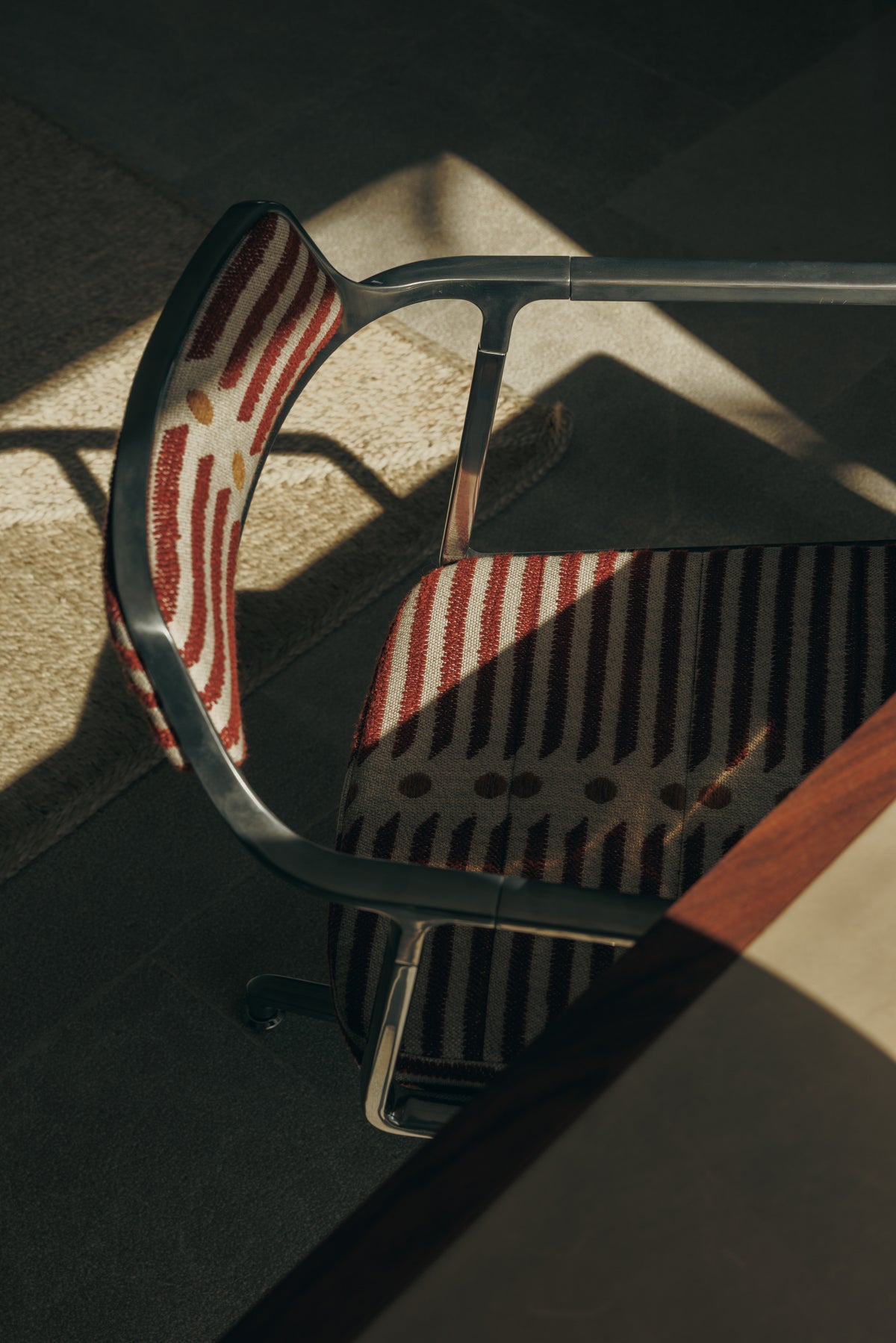Office chair 452 – MALLORCA beige and red with a metal base