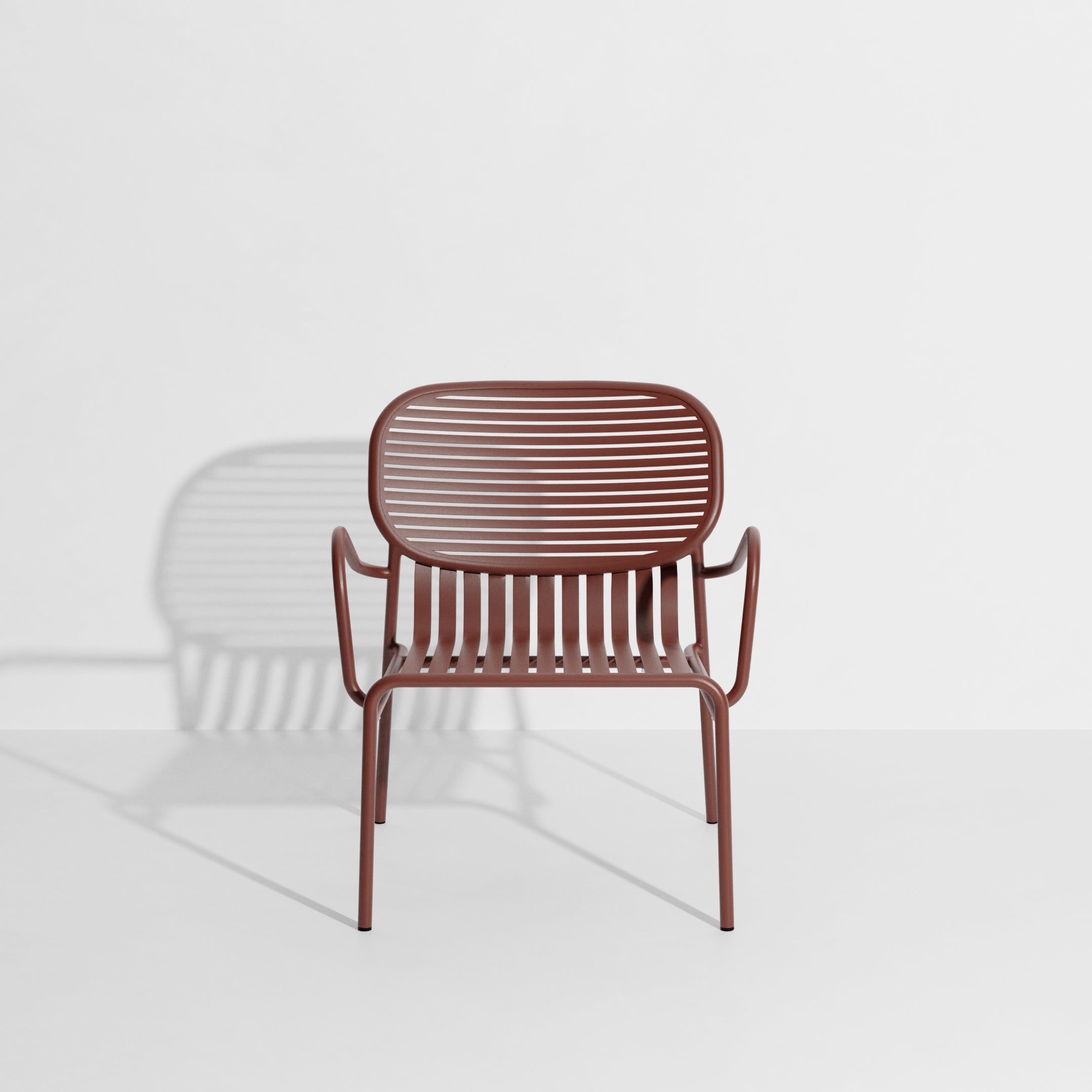 WEEK-END garden armchair in red-brown.