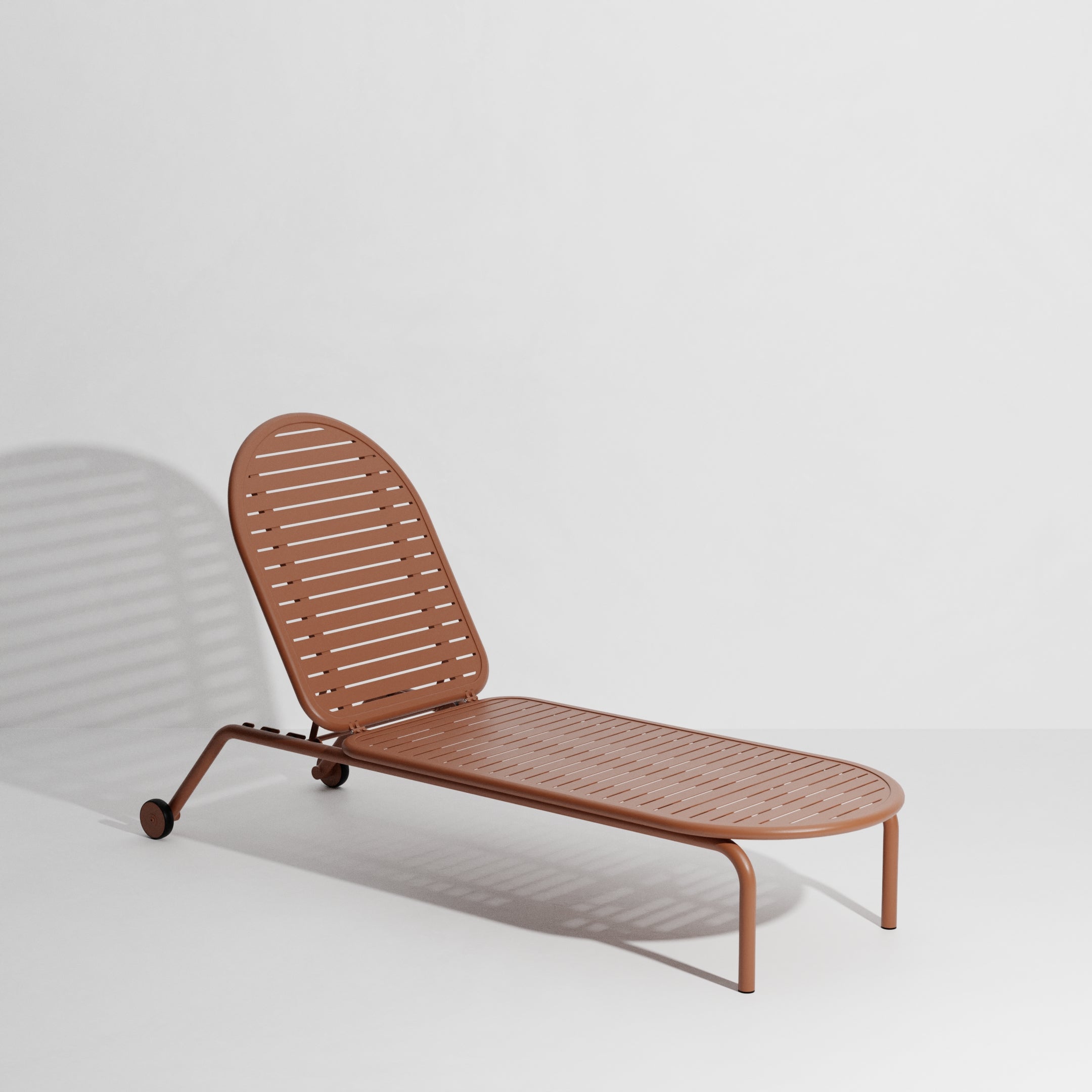 WEEK-END garden lounger in terracotta