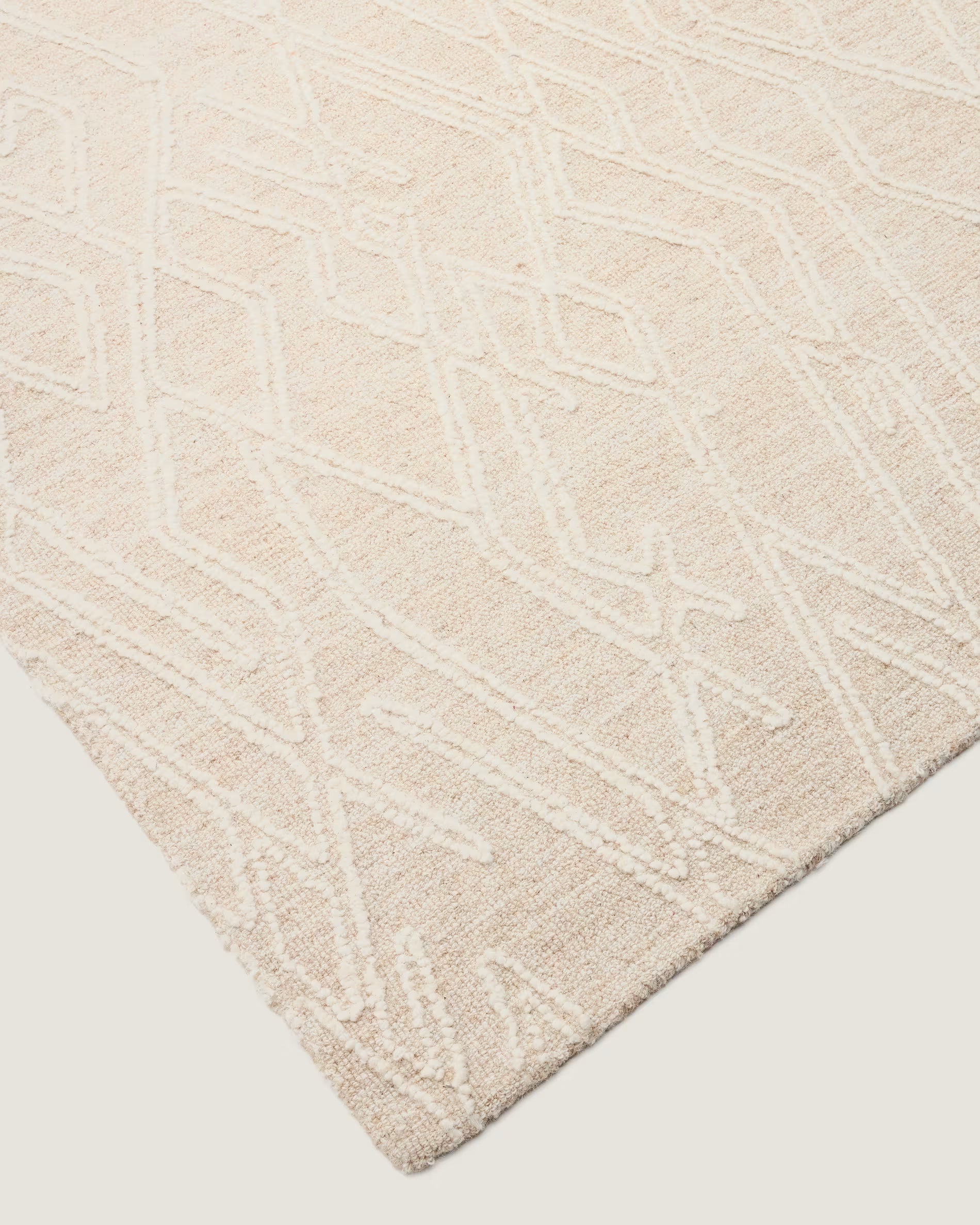 Teppich SELIRA beige mit Stickeffekt