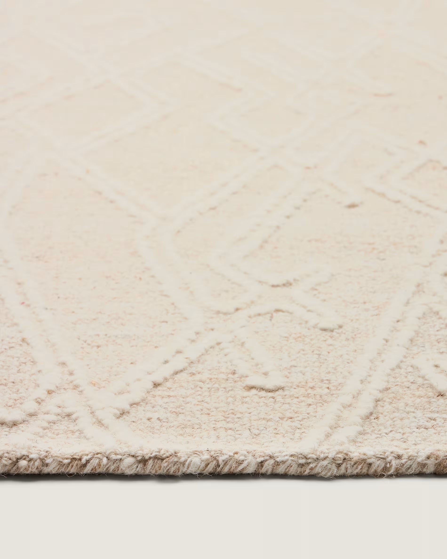 Teppich SELIRA beige mit Stickeffekt