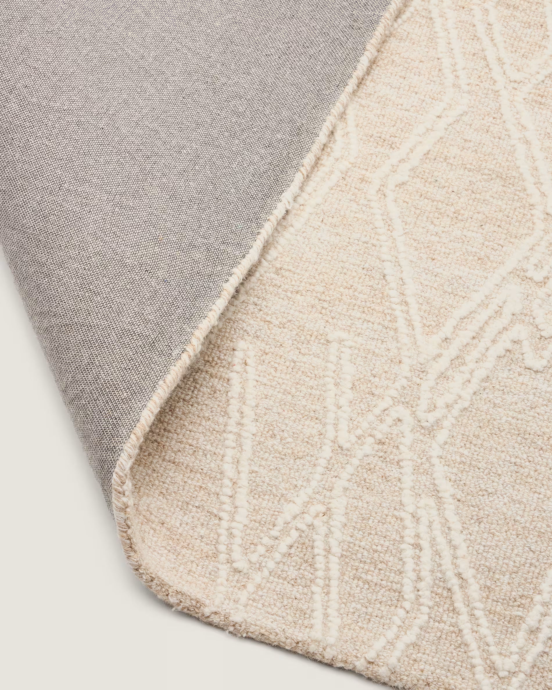 Teppich SELIRA beige mit Stickeffekt