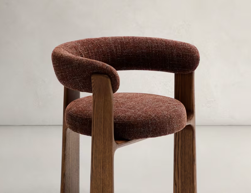 Chair with armrests Granite brown szenil with a dark wooden base