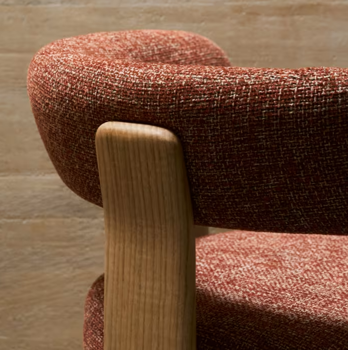 Chair with armrests Granite red szenil with a wooden base