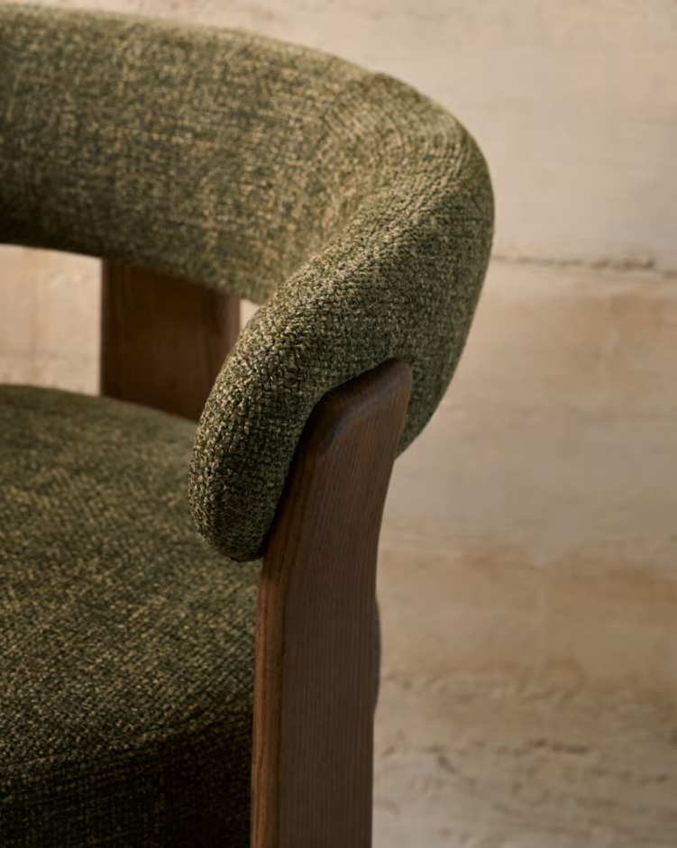 Chair with armrests Granite Green Szenil with a dark wooden base