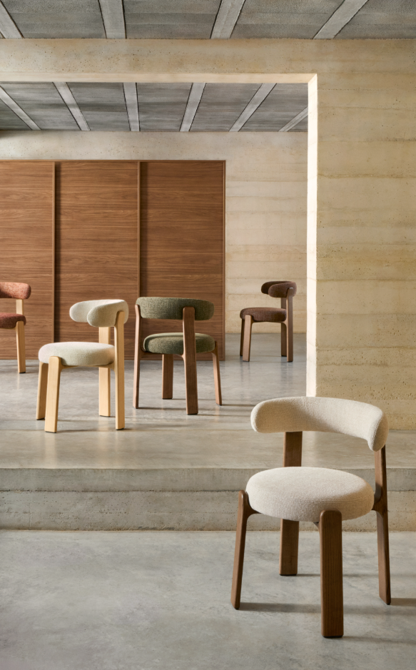 Granite brown chair from a dark wooden base