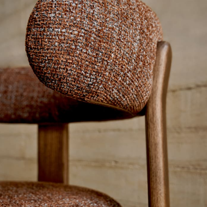 Granite brown chair from a dark wooden base