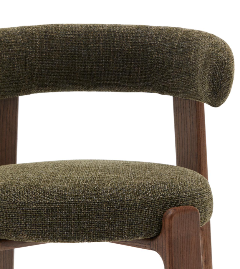 Granite chair green szenil with a dark wooden base