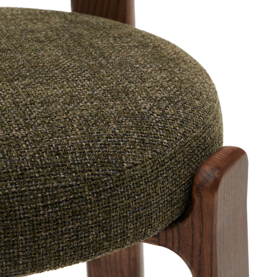 Granite chair green szenil with a dark wooden base