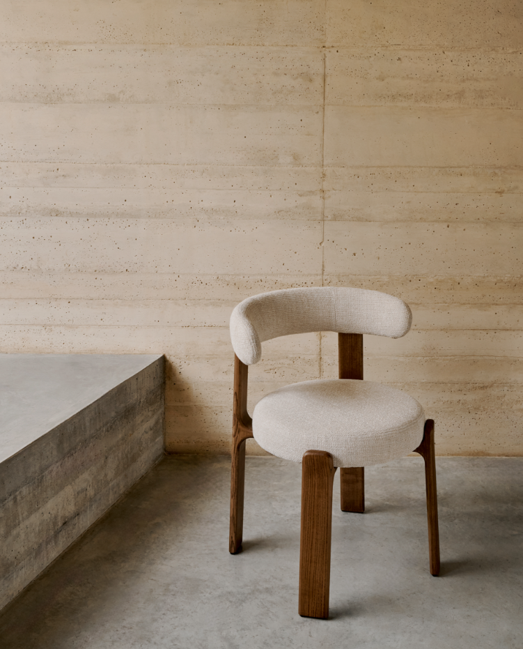 Granite chair beige szenil with a dark wooden base