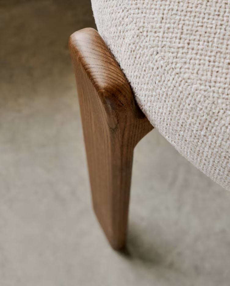 Granite chair beige szenil with a dark wooden base