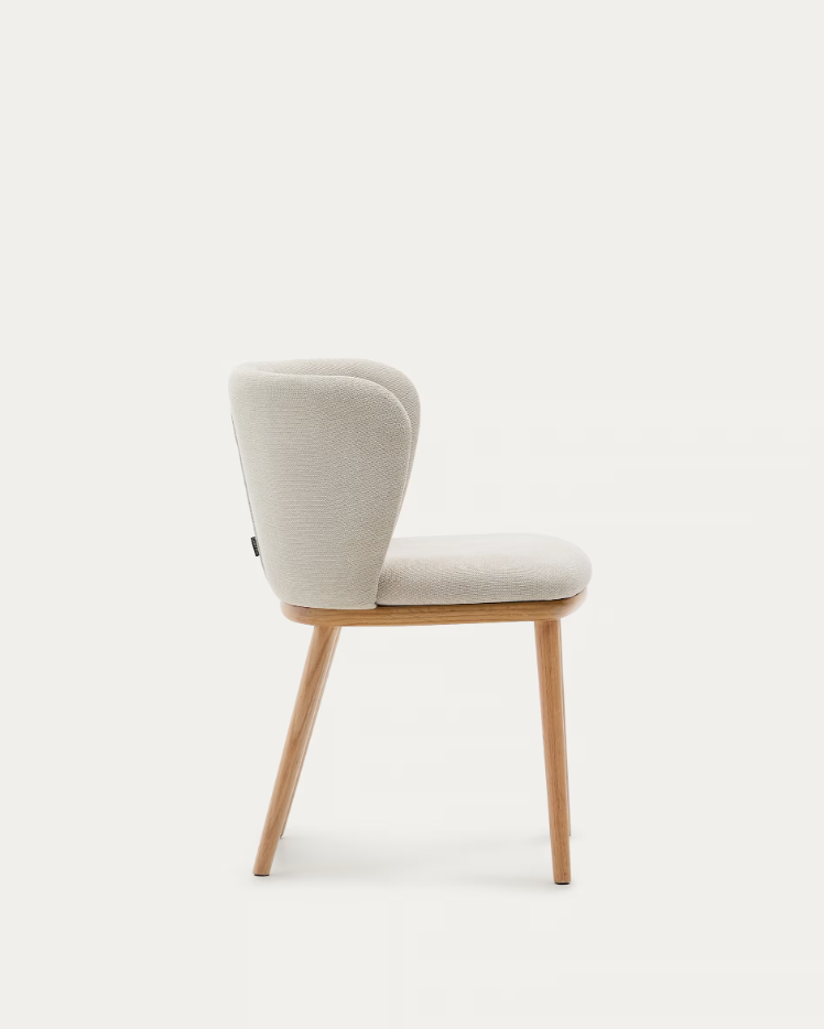 A chair in the ciselia beige szenil fabric with a bright base