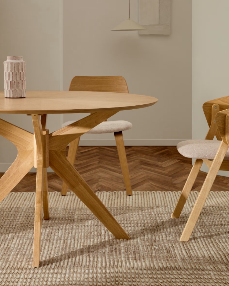 Round table on oak veneer