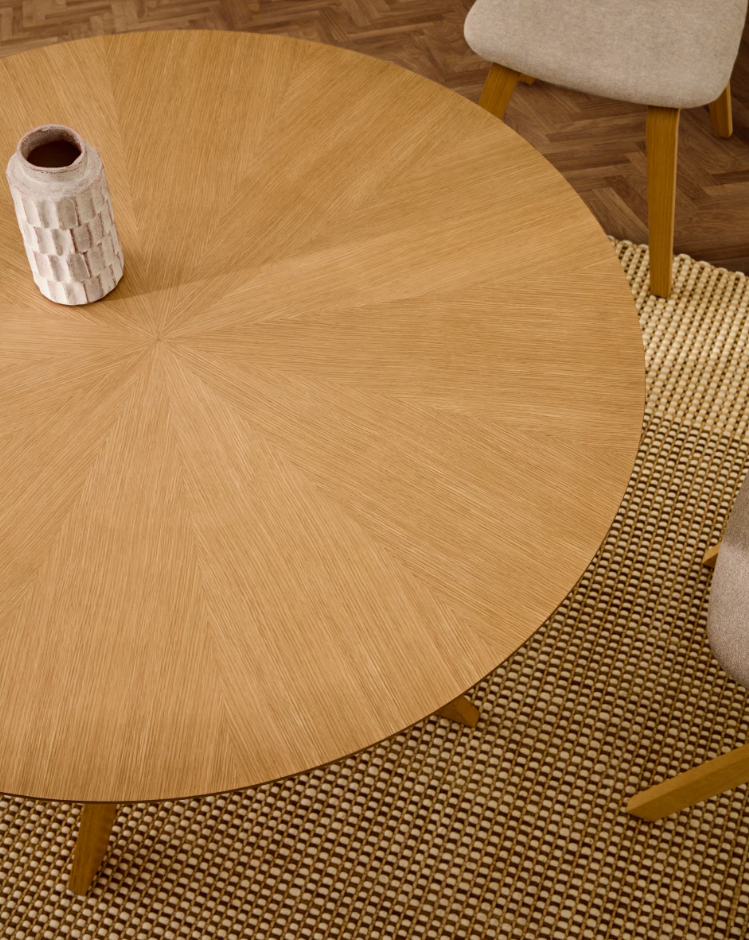 Round table on oak veneer