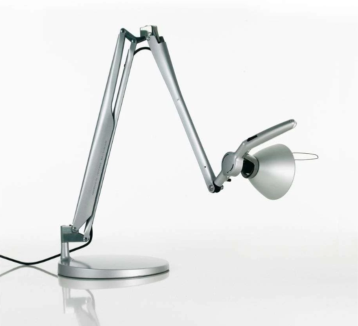 Fortebraccio metal table lamp