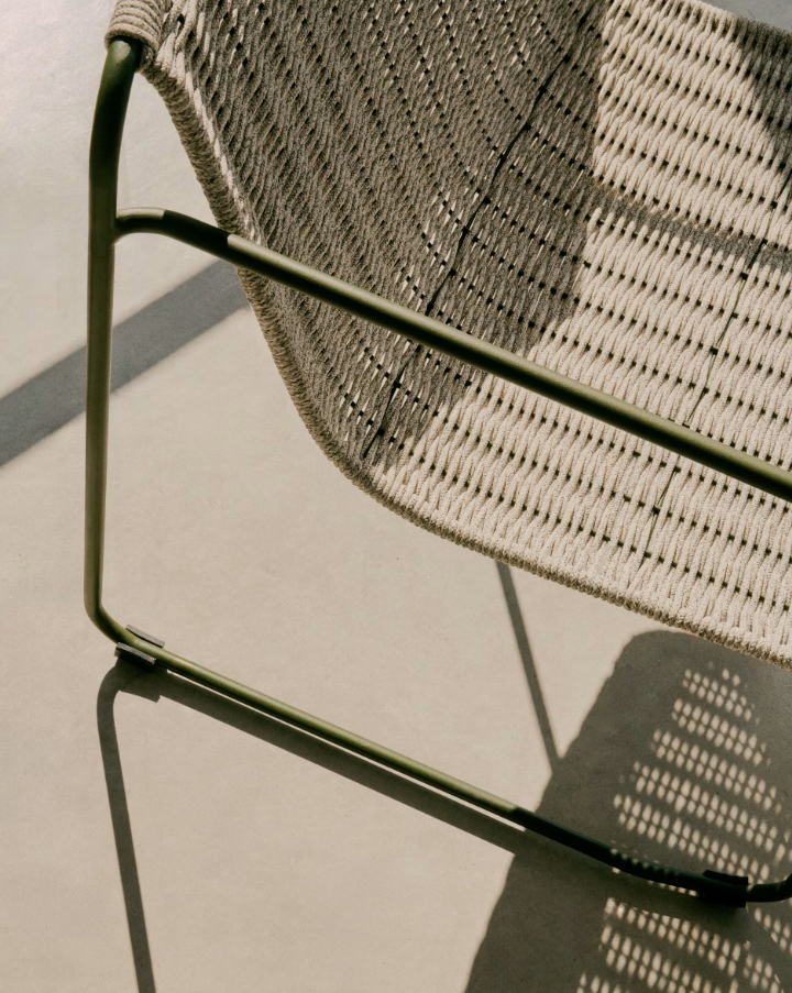 Maurina gray external armchair with a green steel base