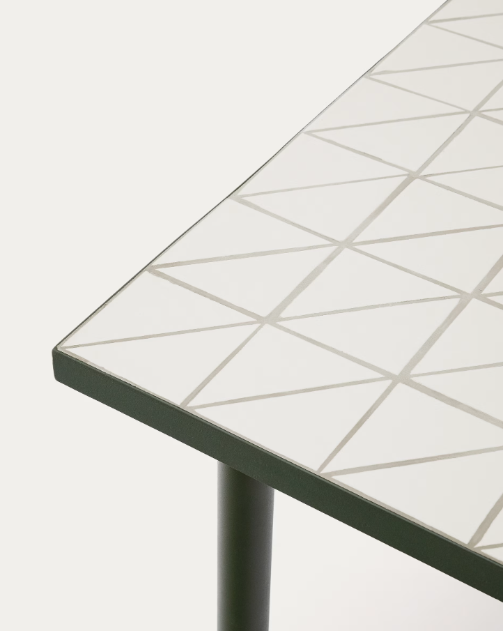 Maurin écru outer table with a green steel base