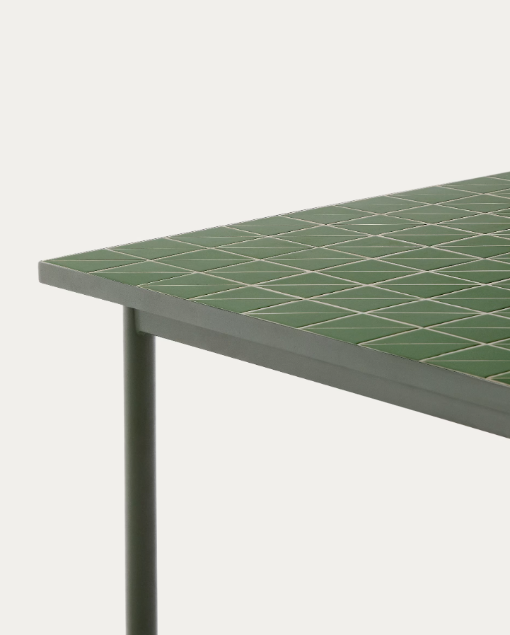 Maurina Zielony outer table with a green steel base